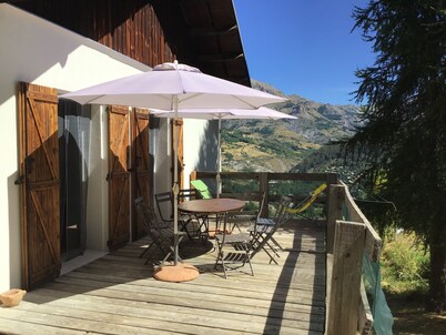 Chalet summer-winter on the slopes of La Foux d'Allos, Mercantour view