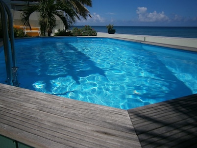 3 BR/3 bath. Sint Maarten DIRECT BEACHFRONT WITH POOL!  Rates start at 250/nt!!