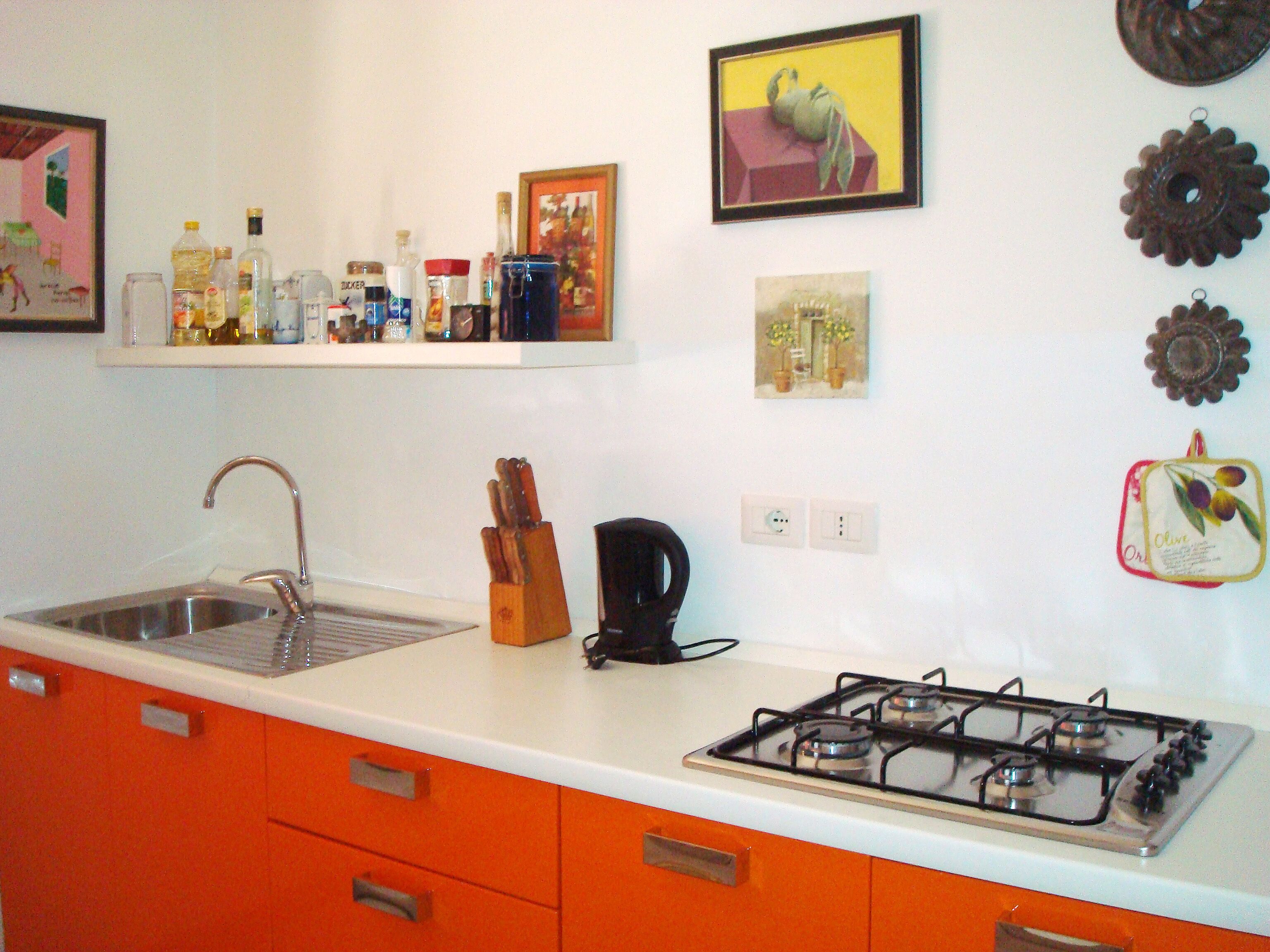 Small, fine apartment with panoramic sea views in a tranquil green location