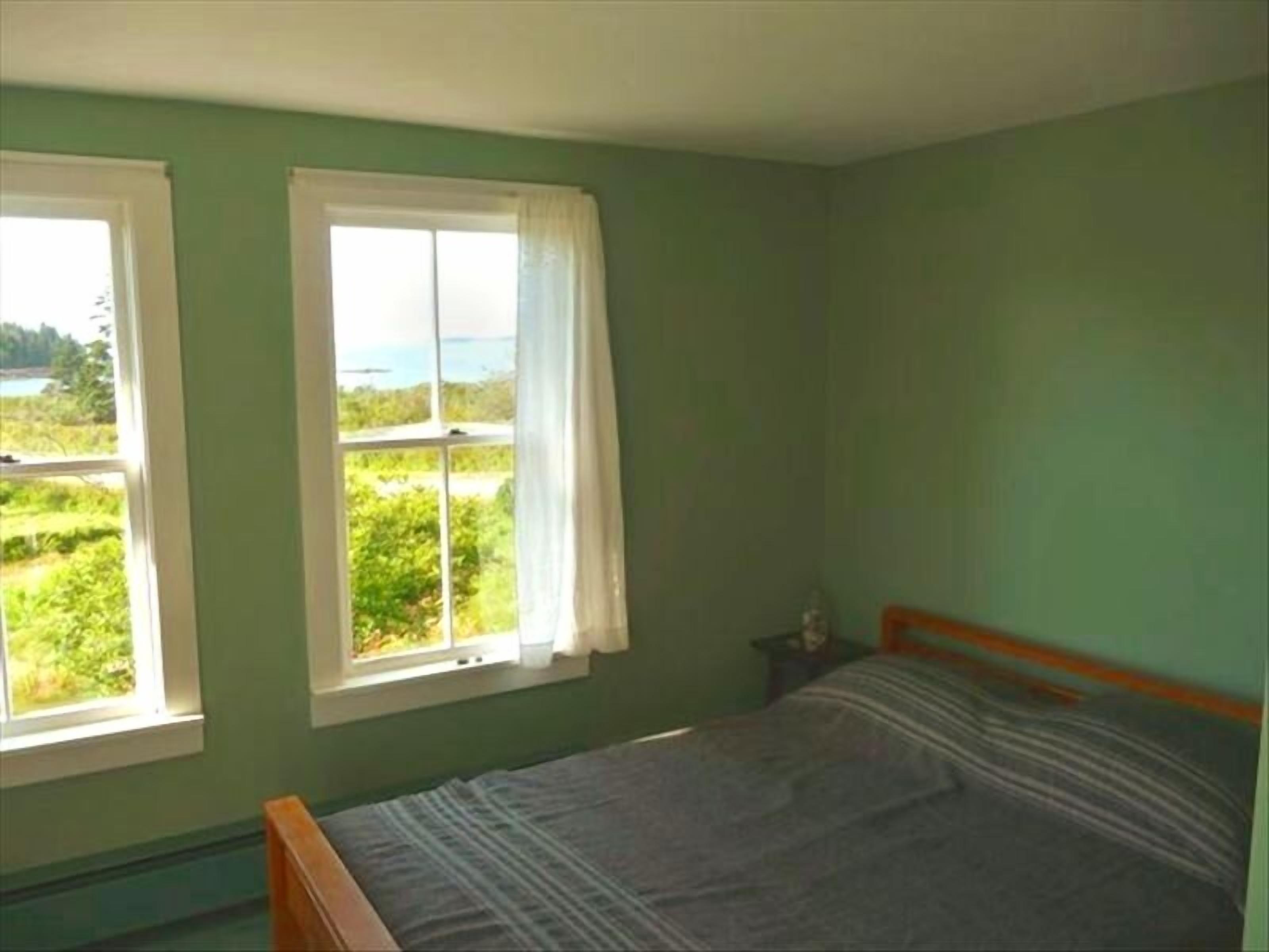 Peaceful Shoreline House