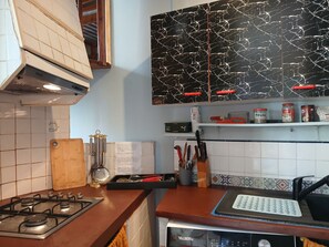 Fridge, microwave, oven, stovetop