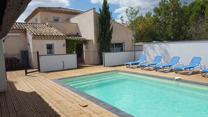 Outdoor pool - MAGNIFICENT HOUSE BETWEEN VINEYARDS, RIVER AND SEA WITH 8X4 SWIMMING POOL (Murviel-Lès-Béziers)