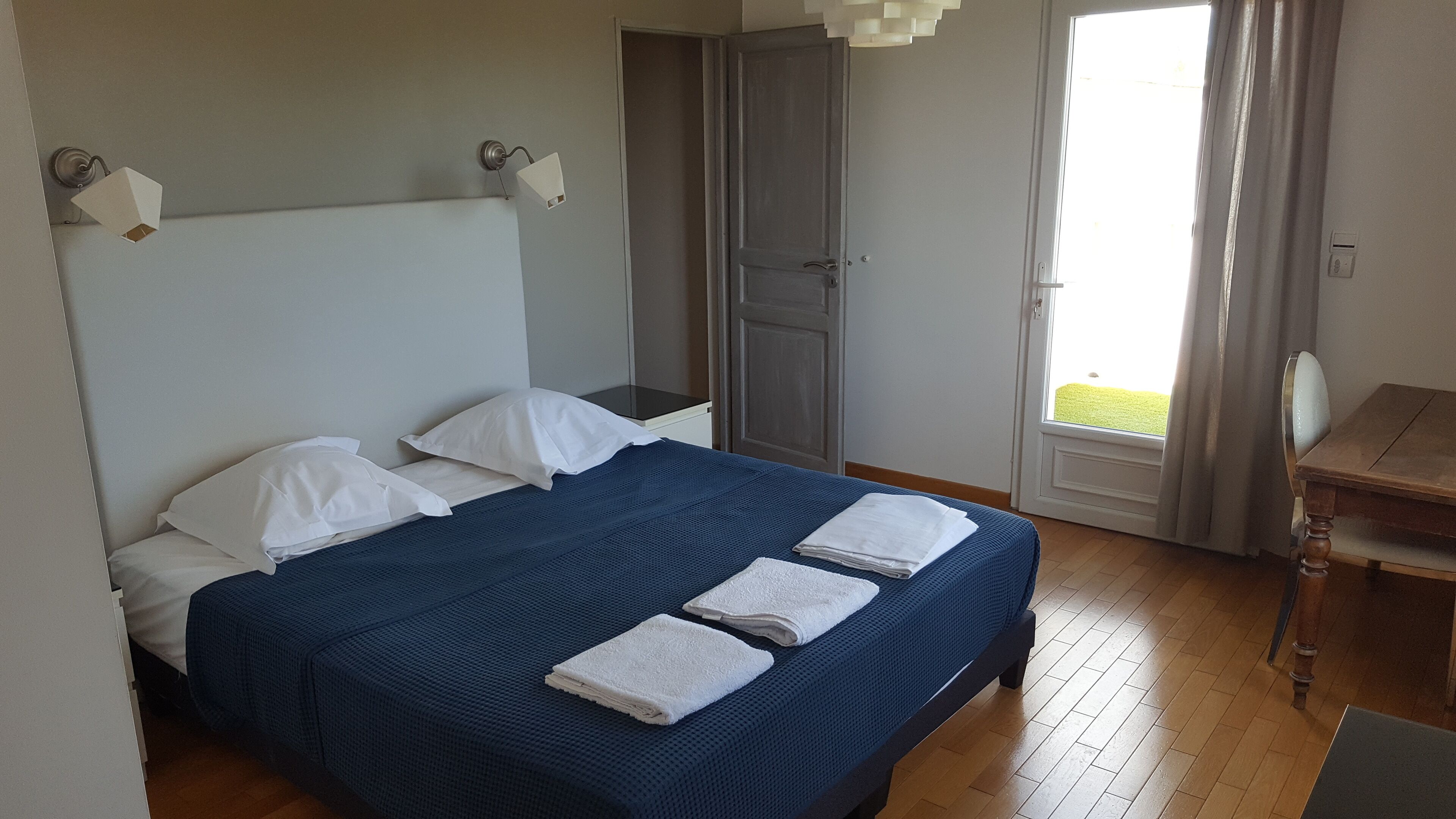 5 chambres, fer et planche à repasser, Wi-Fi gratuit, draps fournis