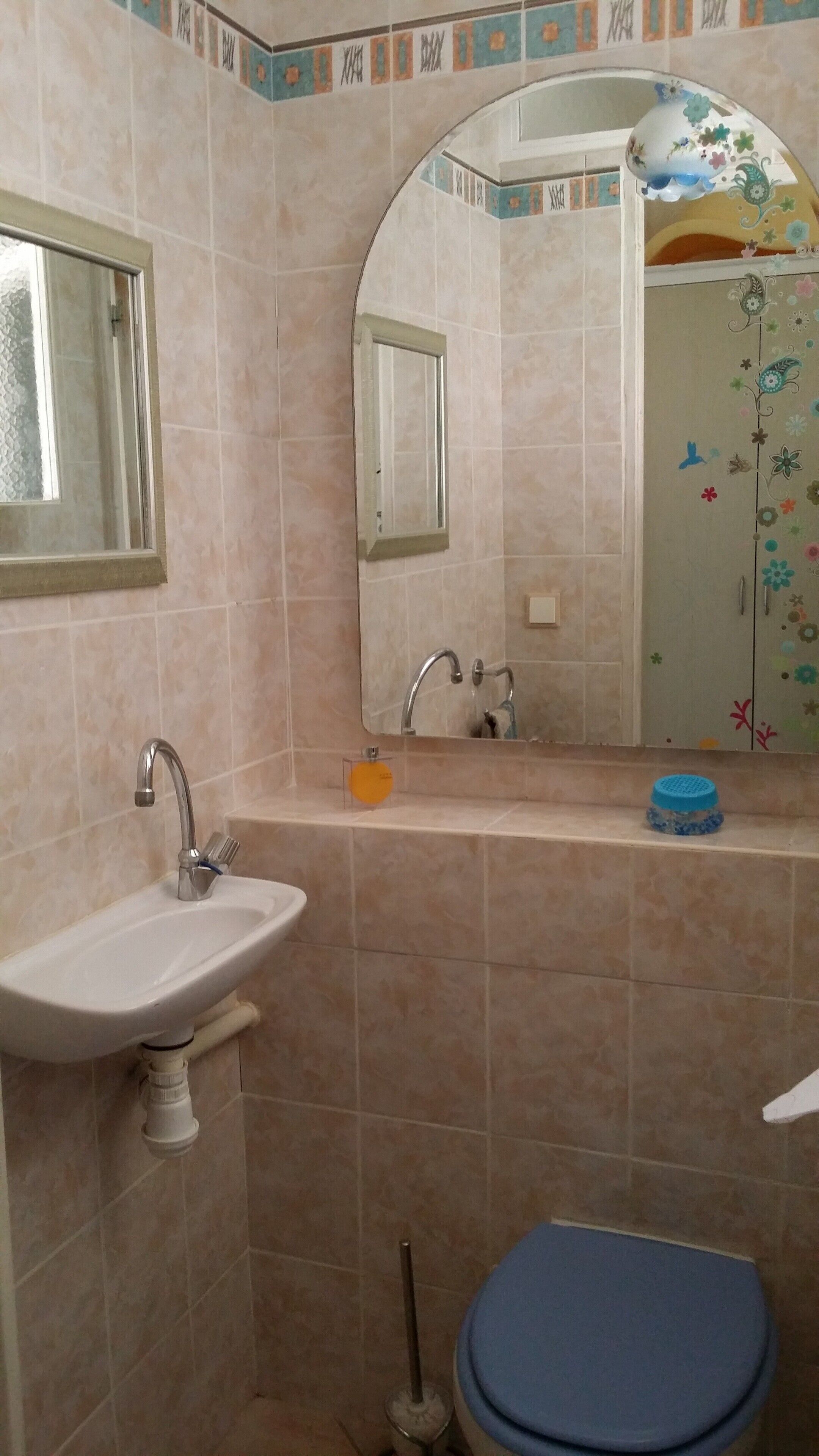 2 steps from the sea apartment 80 m² approx. 3 bedrooms, terrace, floor of villa + garden