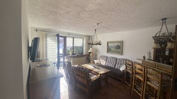 Smart-TV, Kamin, DVD-Player, Tischfußball