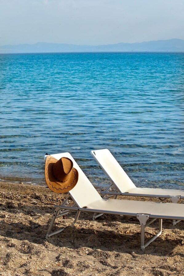 On the beach, sun-loungers - Villa between pine forest and golden beach by the sea! (Chalkidiki)