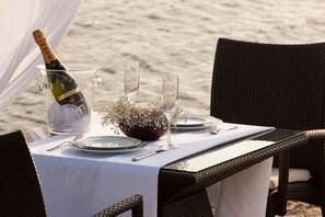 Outdoor dining - Villa between pine forest and golden beach by the sea! (Chalkidiki)