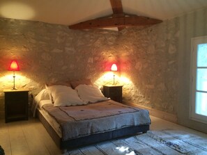 7 bedrooms, desk, iron/ironing board, travel crib