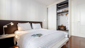 2 chambres, coffres-forts dans les chambres, fer et planche Ă repasser