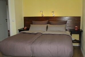 1 bedroom, iron/ironing board, WiFi, bed sheets - Cozy apartments invite you to relax and enjoy, dogs are welcome (Oranienburg)