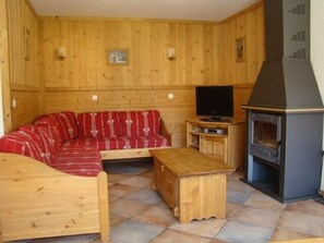 TV, fireplace, DVD player, books -  Spacious chalet 100m from the slopes of St Martin / 3 valleys ideal for families or friends (Les Belleville)
