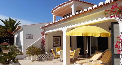 Villa 185m², 3000m² garden, private pool, 5 min. to the beach, WLAN, domestic help