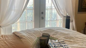 1 bedroom, desk, iron/ironing board, WiFi