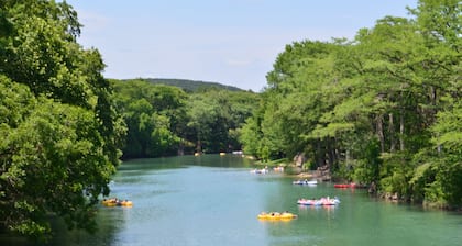 Hill Country & Lake View = Canyon Stay