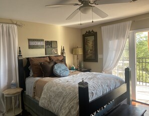 1 bedroom, desk, iron/ironing board, WiFi