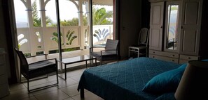 5 bedrooms, iron/ironing board, free WiFi, bed sheets - Spacious seaside Creole villa with pool and garden, Saint François.    (Saint François)