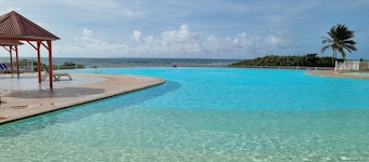 BEAUTIFUL APARTMENT 2P 45m2, Terrace 12m2, swimming pool, tennis court, beach, WIFI (telecommuting)