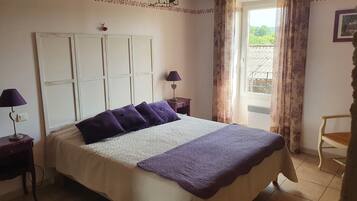 2 slaapkamers, een strijkplank/strijkijzer, reisbedje, gratis wifi