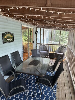 تناول الطعام بالخارج