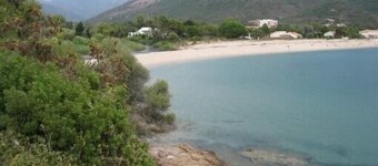 F3 pieds dans l'eau . 50 m de la plage