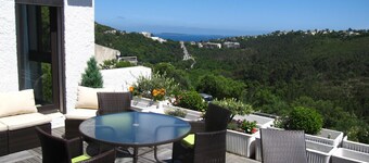 Apartment / Villa sea view, secure domain with swimming pool & tennis court near Cannes 