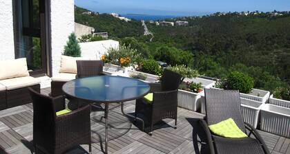 Apartment / Villa sea view, secure domain with swimming pool & tennis court near Cannes