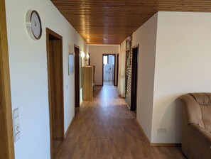 Interior - Spacious, cozy vacation apartment with balcony in the Volcanic Eifel (Immerath)