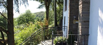 großzügige, gemütliche Ferienwohnung mit Balkon in der Vulkaneifel