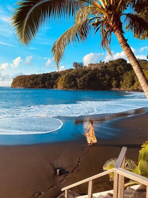 Beach nearby, sun-loungers, beach towels