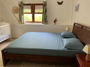 5 bedrooms, desk, iron/ironing board, free WiFi