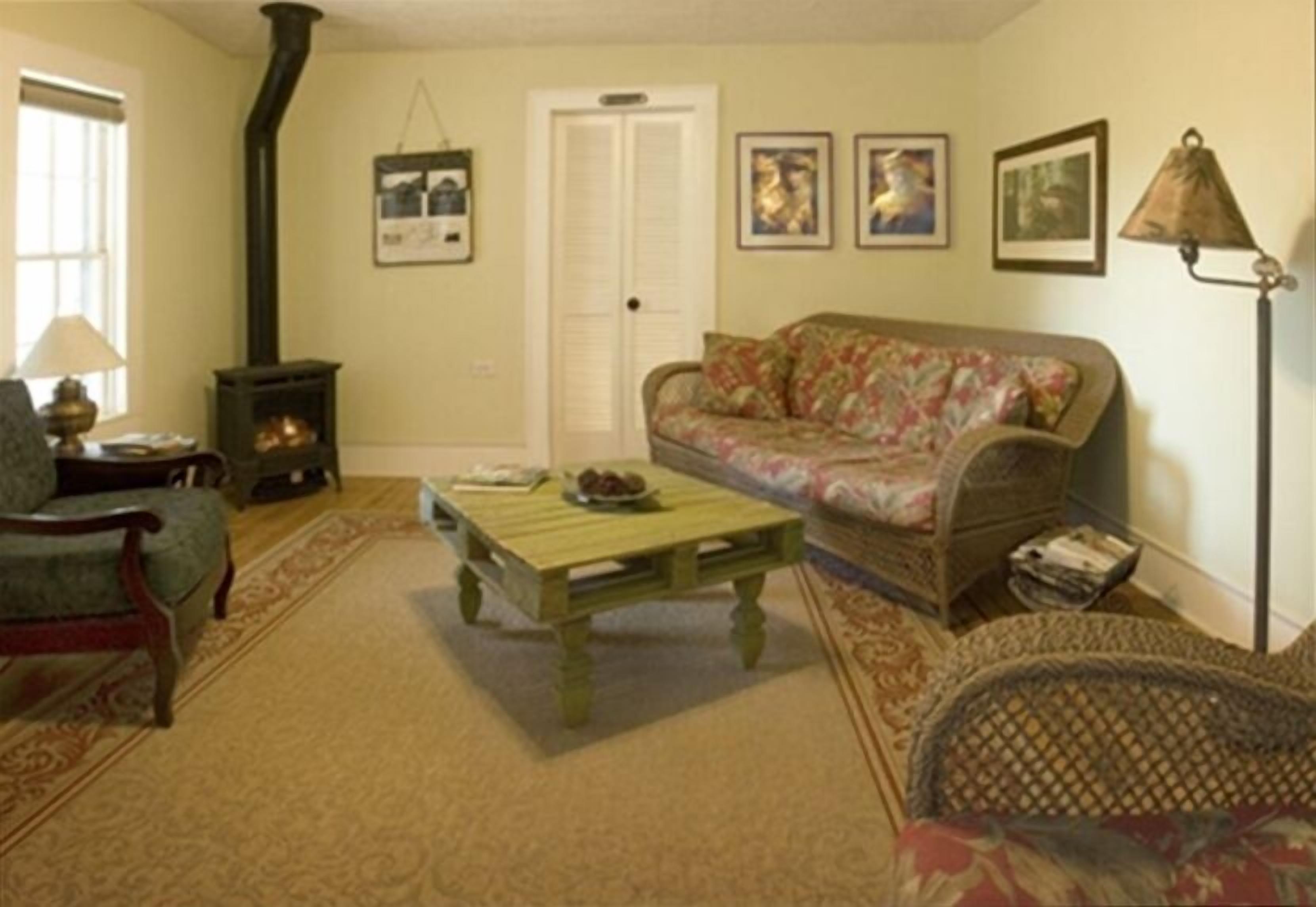 Cozy Retreat Nestled in the Mountains-Whispering Creek Cottage