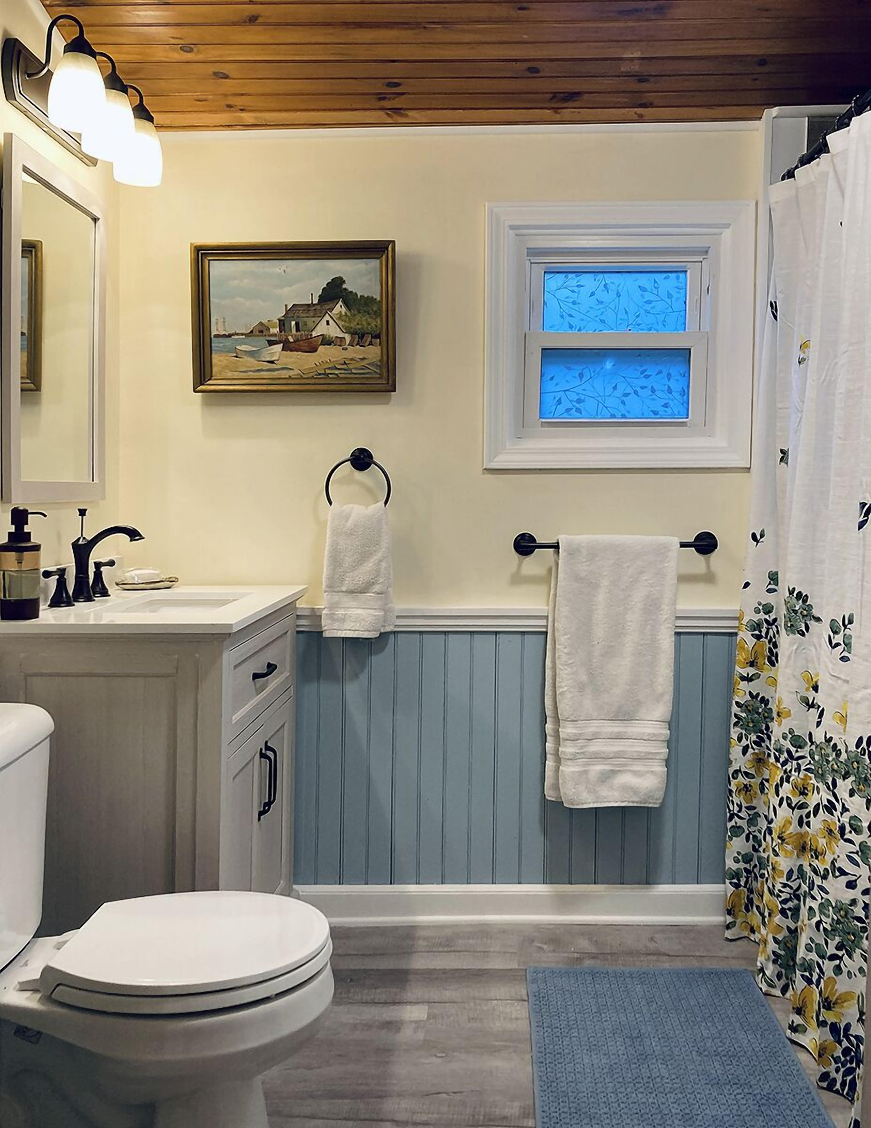 Cozy Retreat Nestled in the Mountains-Whispering Creek Cottage