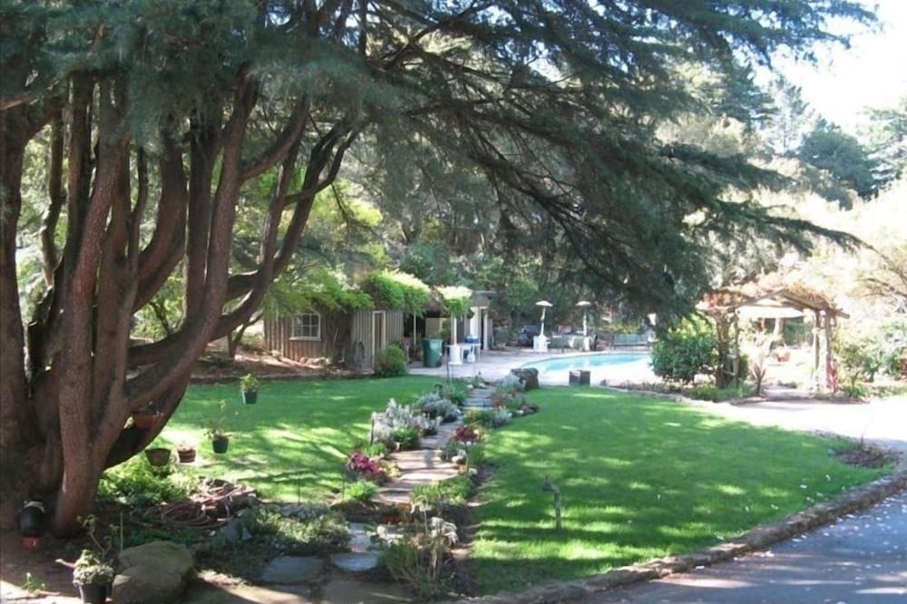 Close in Location with Incredible Views & Resort Like Feel!