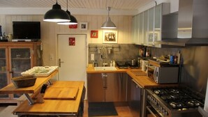 Kaffetrakter/tekoker, kjøleskap, mikrobølgeovn og ovn