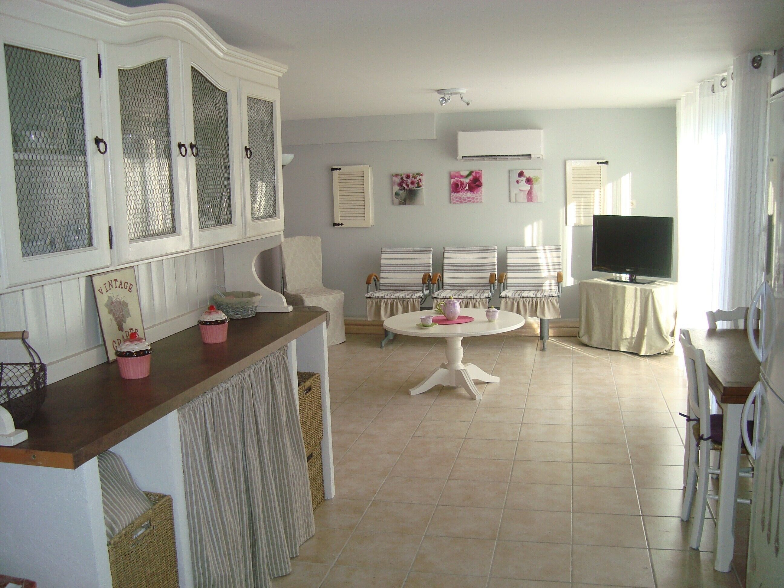 Apartment indépendant- T 2 in a villa - pool and garden.