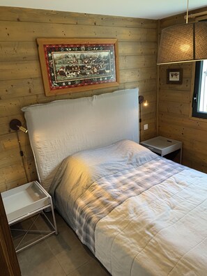 2 bedrooms, iron/ironing board, free WiFi