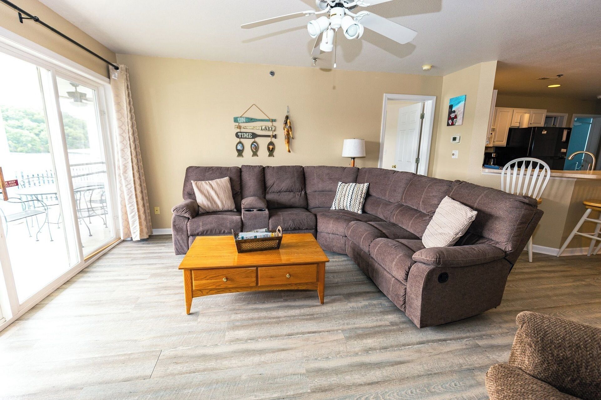  Parkview Bay 616, 3-bedroom, new vinyl plank flooring, FREE WIFI