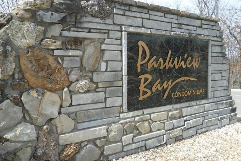 Parkview Bay 616, 3-bedroom, new vinyl plank flooring, FREE WIFI