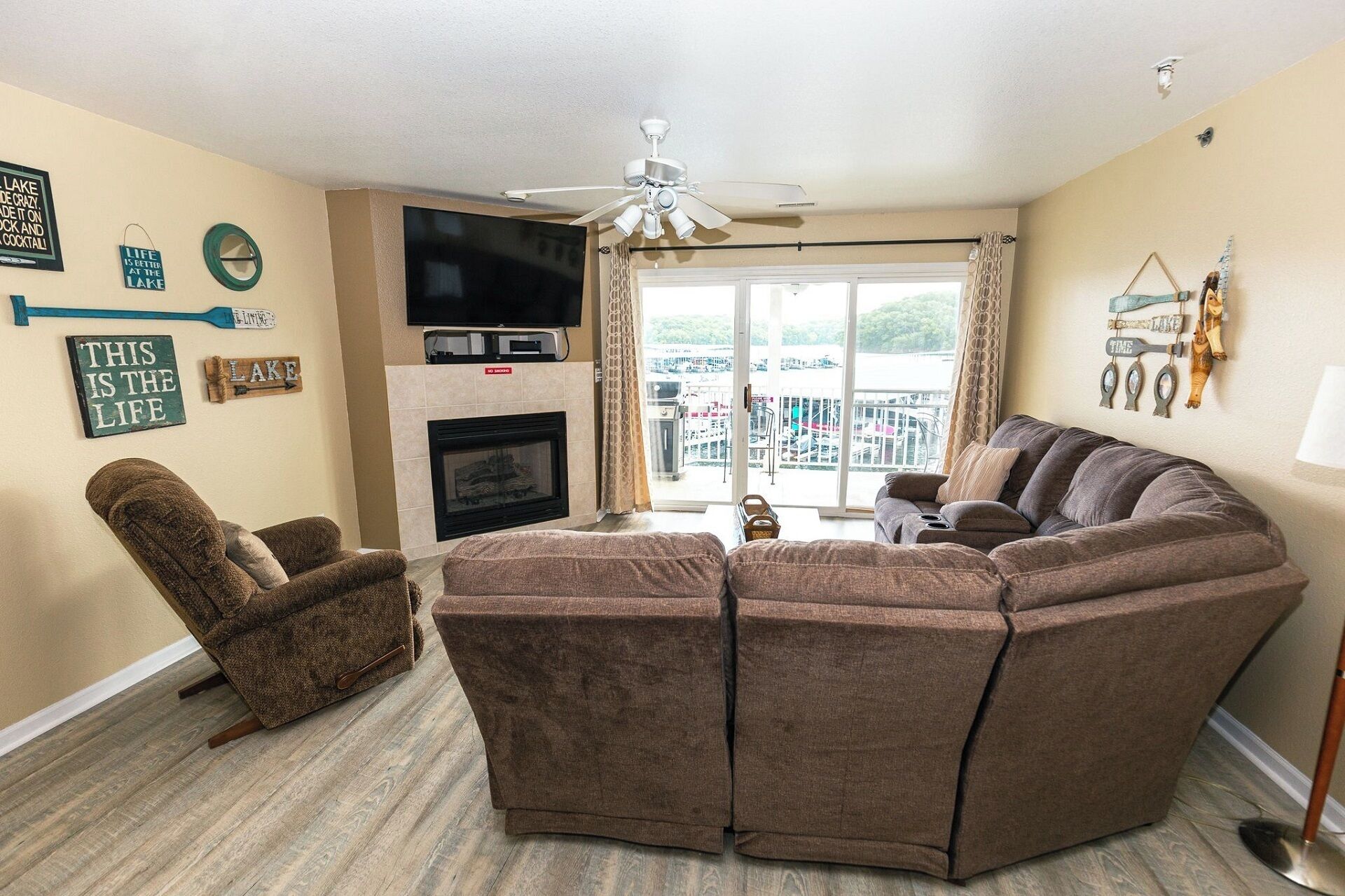  Parkview Bay 616, 3-bedroom, new vinyl plank flooring, FREE WIFI