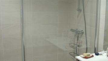 Shower, hair dryer, toilet paper