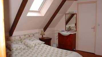 3 slaapkamers, een strijkplank/strijkijzer, reisbedje, gratis wifi