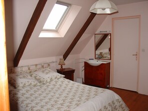 3 عدّة غرف نوم ومكواة/لوح كي وسرير سفر وواي فاي مجانًا