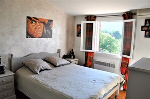 4 Schlafzimmer, Schreibtisch, Bügeleisen/Bügelbrett, kostenloses WLAN