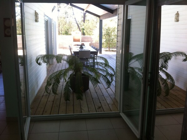 屋外ダイニングエリア