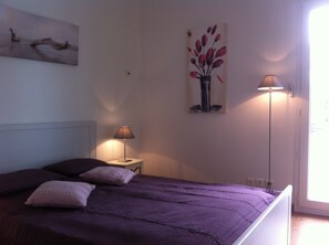 5 habitaciones, tabla de planchar con plancha, wifi y ropa de cama 