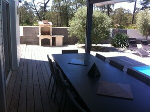 屋外ダイニングエリア