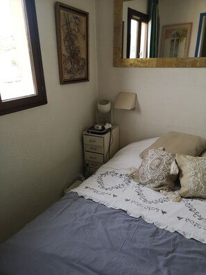 3 chambres, coffres-forts dans les chambres, fer et planche à repasser