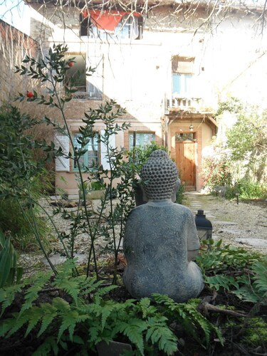 Quiet, restful gîte in town. Everything is less than 500m away on foot!