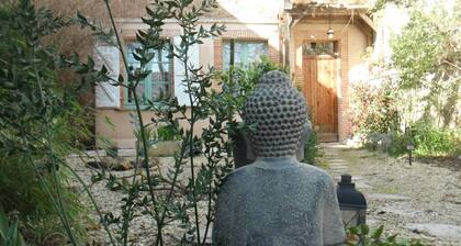 Quiet, restful gîte in town. Everything is less than 500m away on foot!