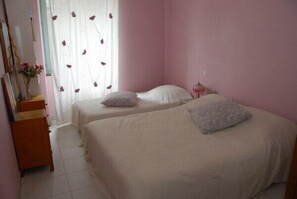 1 bedroom, iron/ironing board, travel crib, WiFi